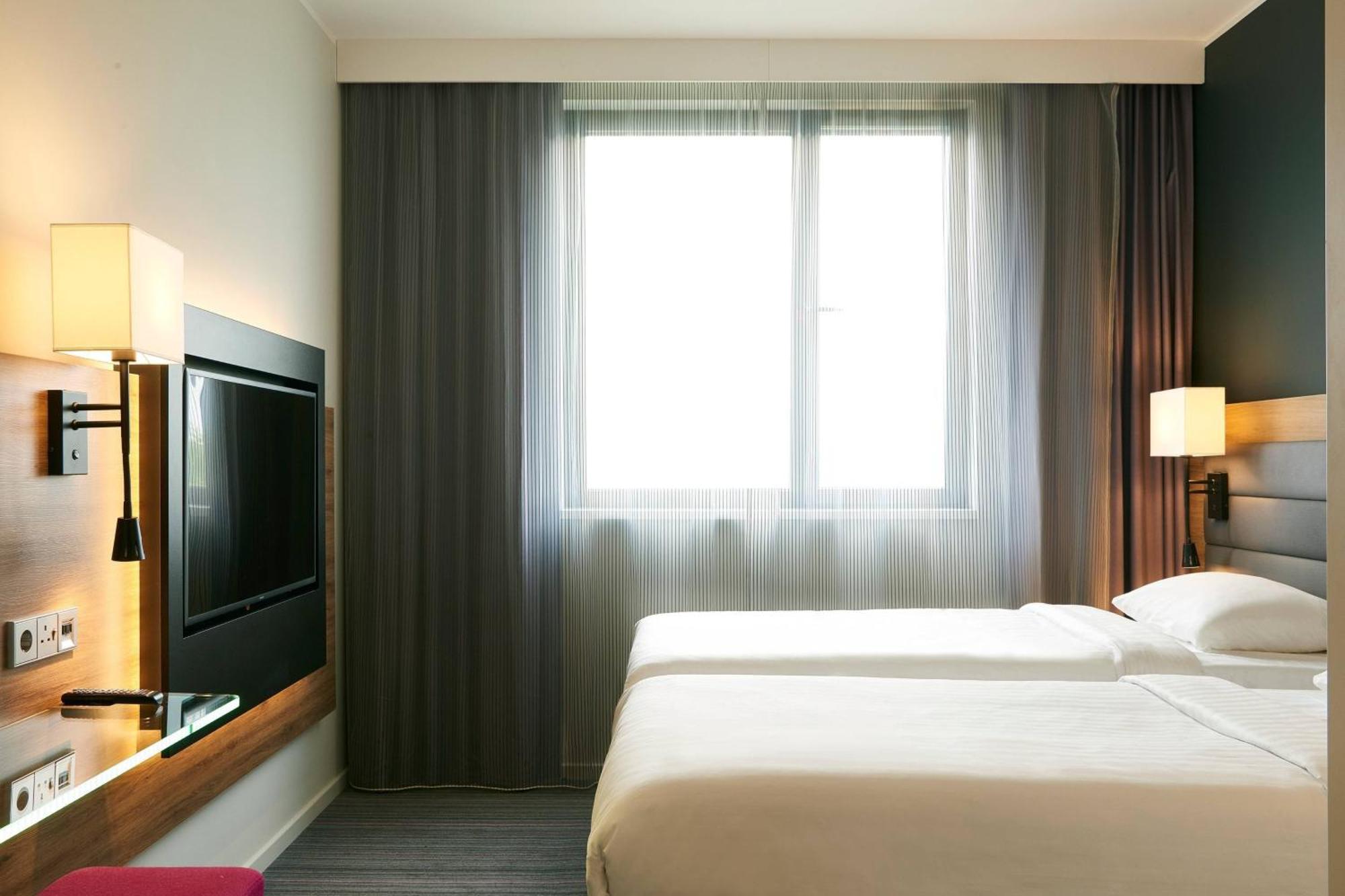 Moxy Edinburgh Airport Ξενοδοχείο Ingliston Εξωτερικό φωτογραφία